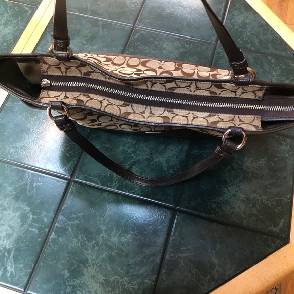 Coach Park Signature Carrier Classic Monogram - Picture 13 of 16